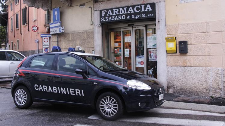Controlli dei carabinieri ieri pomeriggio a Veronetta e anche sui BastioniOre 17.45 di ieri, l’assessore Daniele Polato in sopralluogo in via San Nazaro FOTO VACCARI