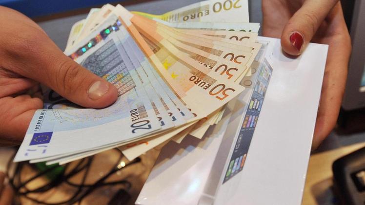 Banconote da 200, da 50 e da 20 euro: potrebbe abbassarsi il tetto per l’uso dei contanti