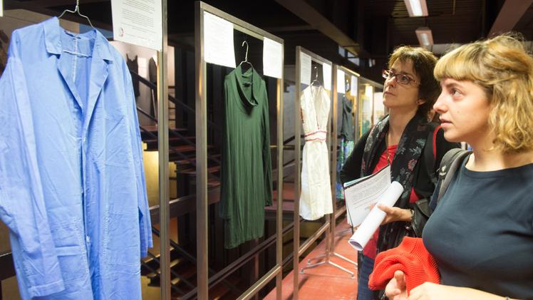 La mostra itinerante «Com’eri vestita?» l’anno scorso alla biblioteca Frinzi di Verona