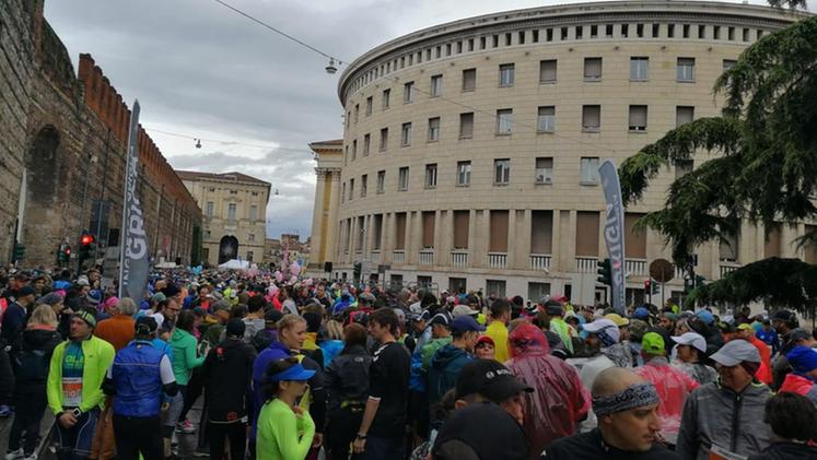 I runner alla Veronamarathon 2019 (foto Perlini)