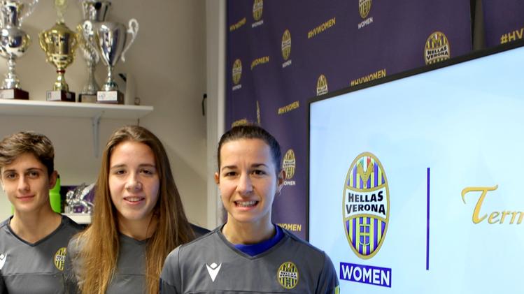 Giocatrici dell’Hellas Verona Women per il nuovo sponsor AMATO