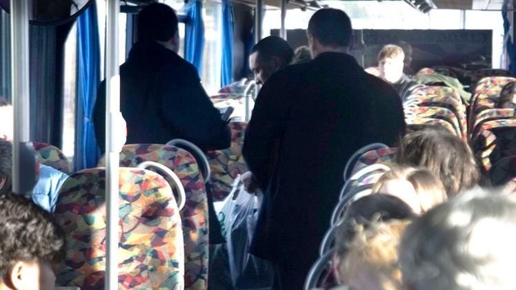 Controlli a bordo di un bus dell’Atv: sulla linea 344 Legnago-Badia è stato aggredito un verificatore