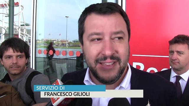 Così il segretario della Lega Nord, Matteo Salvini, a margine della sua visita al Salone del Mobile di Milano. "Tra Trump e Putin scelgo la pace. Le conseguenze dei missili degli americani le paghiamo noi europei"di Francesco Gilioli