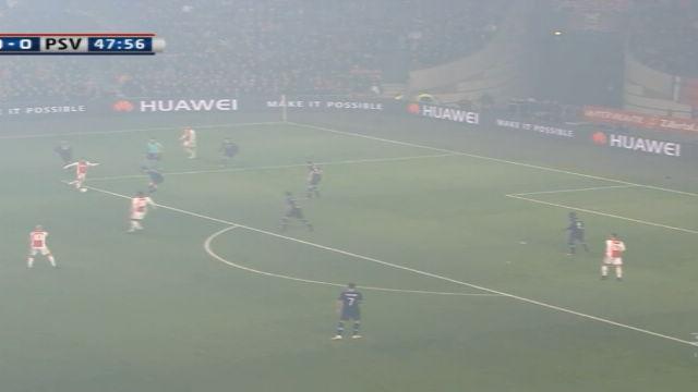 Il capitano porta in vantaggio l'Ajax nell'1-1 con il PSV