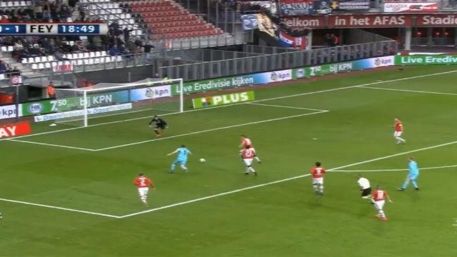 Clamorosa rete del giocatore del Feyenoord