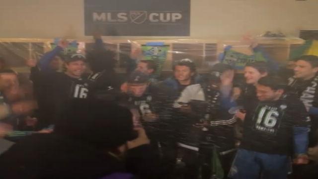 Grande festa per i giocatori dei Seattle Sounders, freschi vincitori della MLS Cup.