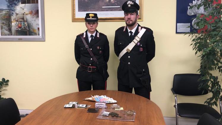 I carabinieri di Legnago con droga e soldi sequestrati