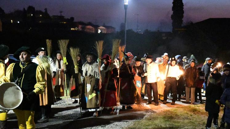 L’accensione del fuoco dopo la processione e il sabba delle streghe FOTOSERVIZIO DI LUIGI PECORA