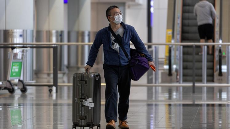 Controlli negli aeroporti per il virus cinese