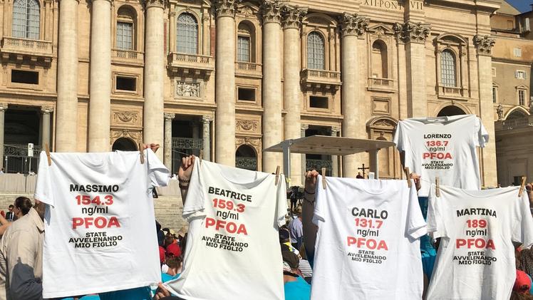 Protesta: sulle magliette i livelli di Pfas trovati nel sangue