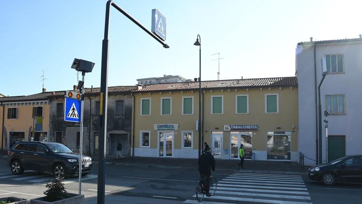 L’attraversamento pedonale di fronte a piazza San Francesco FOTO PECORA