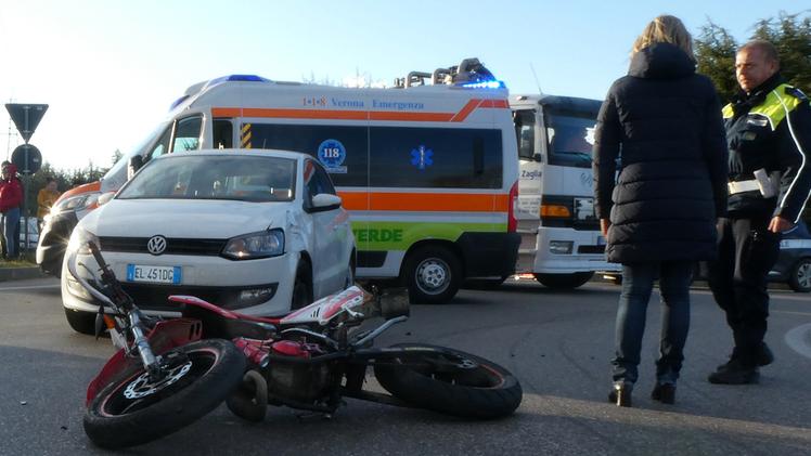 La moto del sedicenne dopo l’incidente di due giorni fa a Belfiore DIENNEFOTO