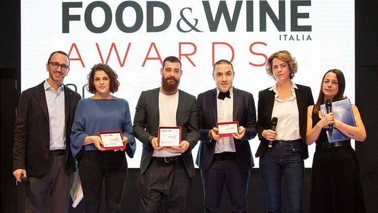 Gloria De Negri (seconda a sinistra) con i finalisti under 35 di Food&Wine Award