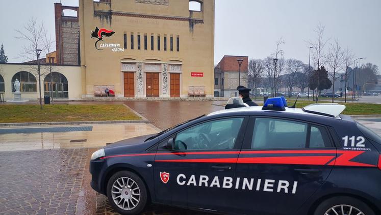I carabinieri in piazzale XXV Aprile