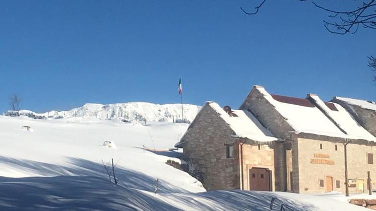 Il rifugio Monte Torla in questi giorni di neve abbondante