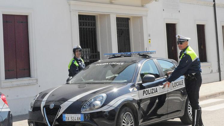 La polizia locale dell’Adige Guà che ha effettuato i controlli