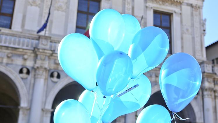 Palloncini blu per la Giornata dell'autismo