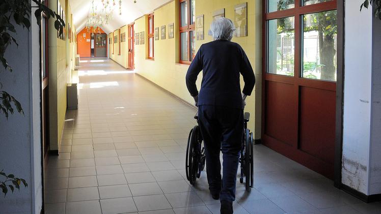 L’interno della casa di riposo di Legnago: le famiglie degli anziani dovranno pagare di più