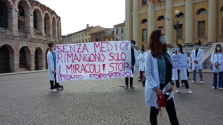 La protesta dei neo medici (Perina)