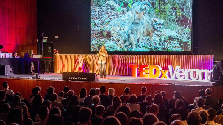 Uno degli eventi TEDx di Verona negli anni scorsi alla Gran Guardia. Quest’anno si seguiranno via web