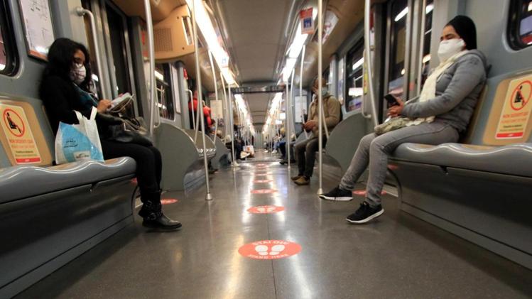 Distanziati sul bus o in metropolitana: Google Maps offre un nuovo servizio