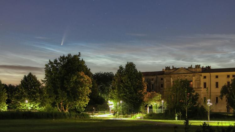 La cometa Neowise ripresa dal parco «Le sorgenti del Castello» a Castel d’Azzano, foto di Enrico Bonfante (presidente di Empiricamente)