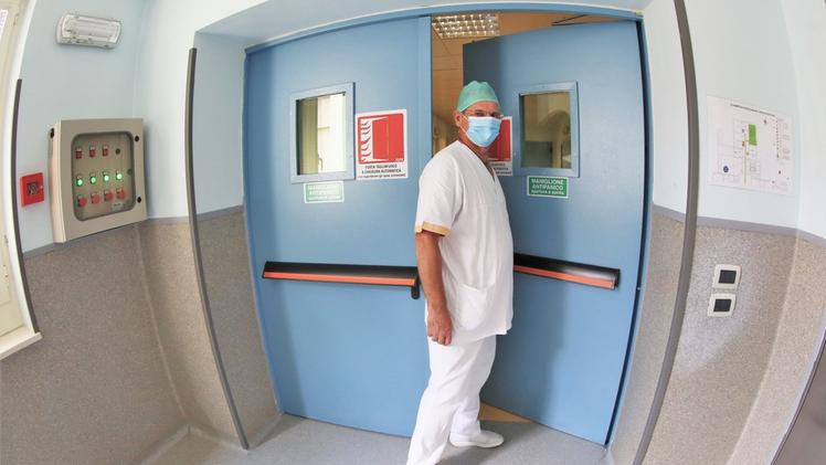 L’ingresso di un reparto di ospedale attrezzato per il ricovero di pazienti contagiati dal coronavirusIl sindaco Attilio Gastaldello: raccomanda l’uso della mascherina