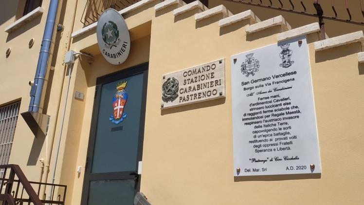 L’epigrafe posta sul muro della caserma dei carabinieri di Pastrengo