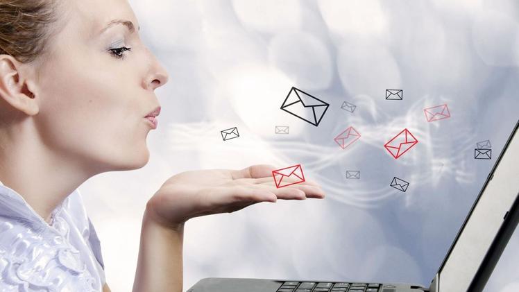 Inviare messaggi «gentili» con la posta elettronica: una nuova sfida tecnologica e linguistica