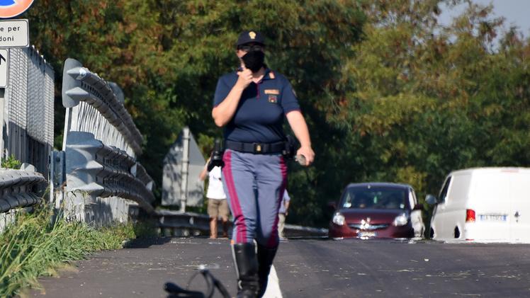 Agente della Polstrada di Legnago sul luogo dell’incidente avvenuto sabato mattina