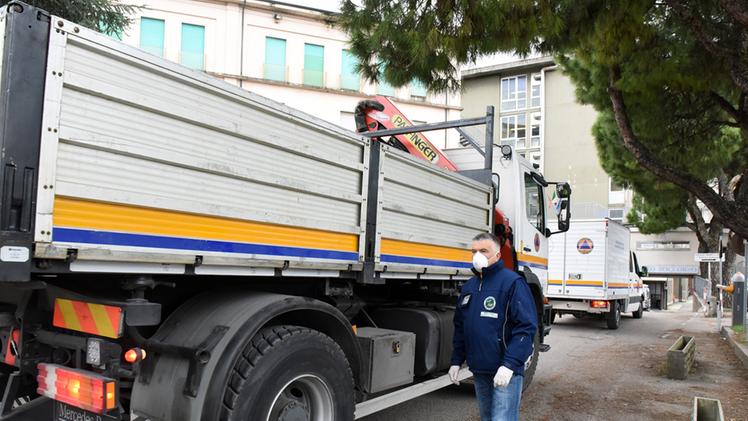 Primi di marzo:  camion della protezione civile all’ex ospedale per prepararlo per l’emergenza Covid 19