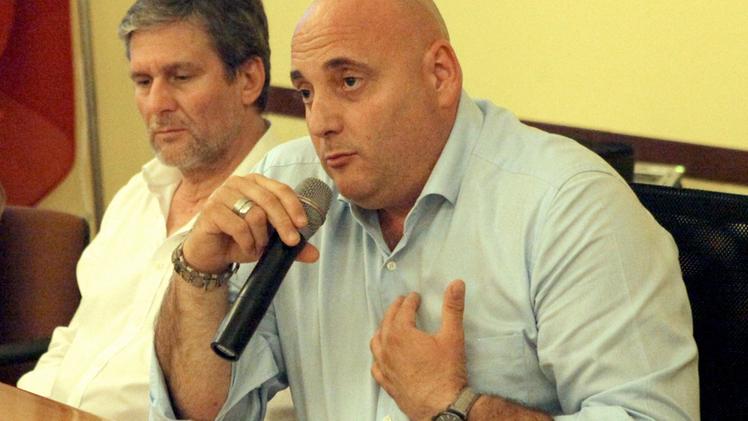 Tomas Piccinini con il sindaco di Mozzecane Mauro Martelli