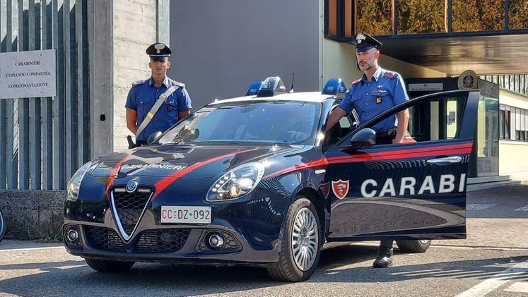 I carabinieri del Norm di Legnago che hanno liberato la ragazza con i colleghi di Cerea
