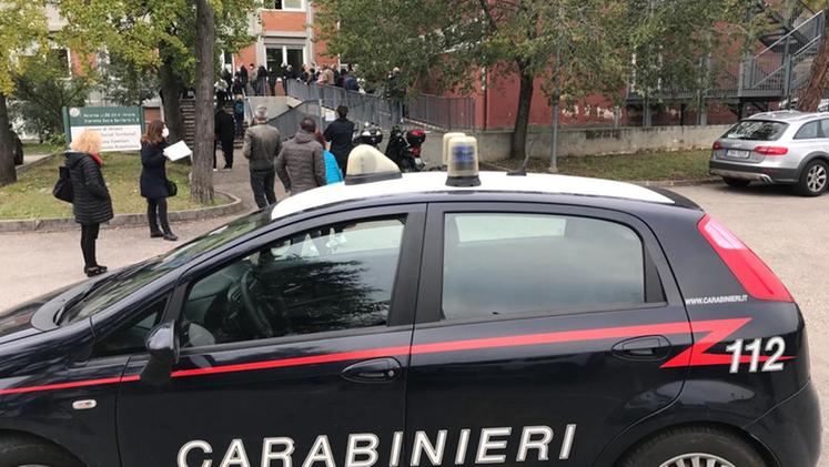 I carabinieri al distretto sanitario (foto Pasetto)