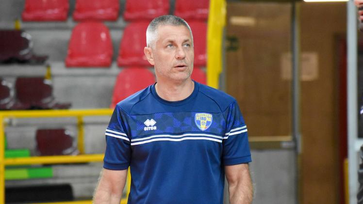 L'allenatore  Radostin Stoytchev