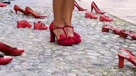 Scarpe rosse, simbolo della violenza sulle donne
