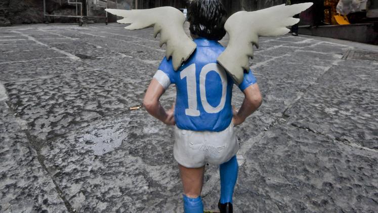 Statuina di Maradona alato, a Napoli