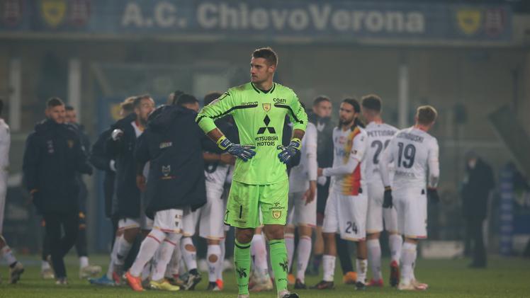 La delusione di Seculin, portiere del Chievo, dopo la sconfitta con il Lecce (Fotoexpress)