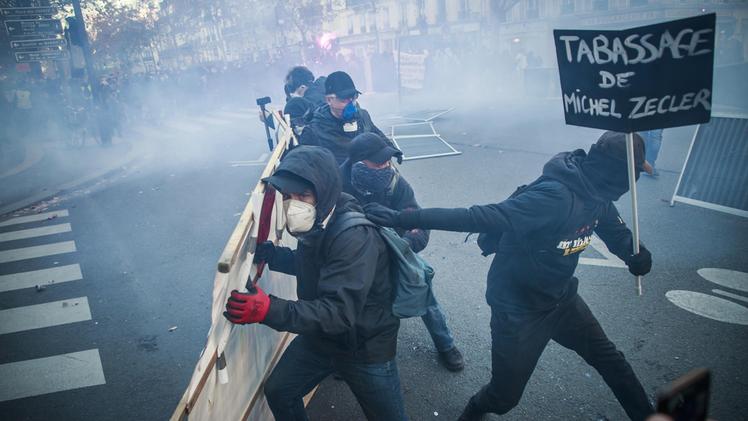 Proteste a Parigi durante la Marcia per la libertà
