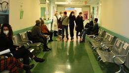 Il vaccino Pfizer: speranza di sconfiggere il CovidL’arrivo di vaccini scortati dai carabineriIl corridoio del Magalini per l’attesa dei vaccini: l’ospedale di Villafranca è stato il primo a partire  FOTO PECORA