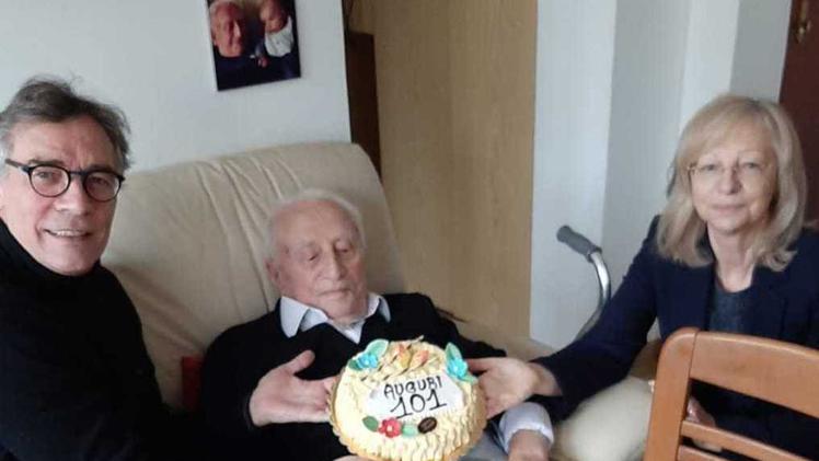 Ernesto Boscaini 101 anni con i figli Attilio e Paola
