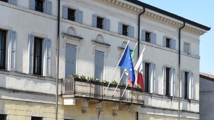 Il municipio di San Giovanni LupatotoL’assessore Maurizio Simonato