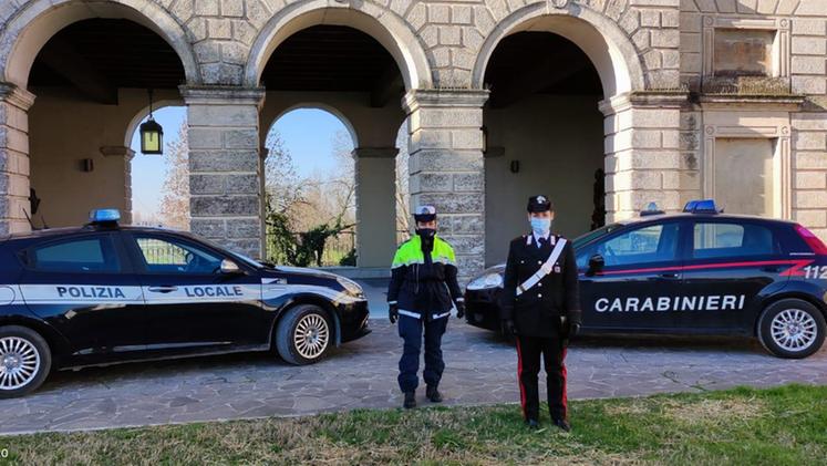 Polizia locale e carabinieri a Castel d'Azzano