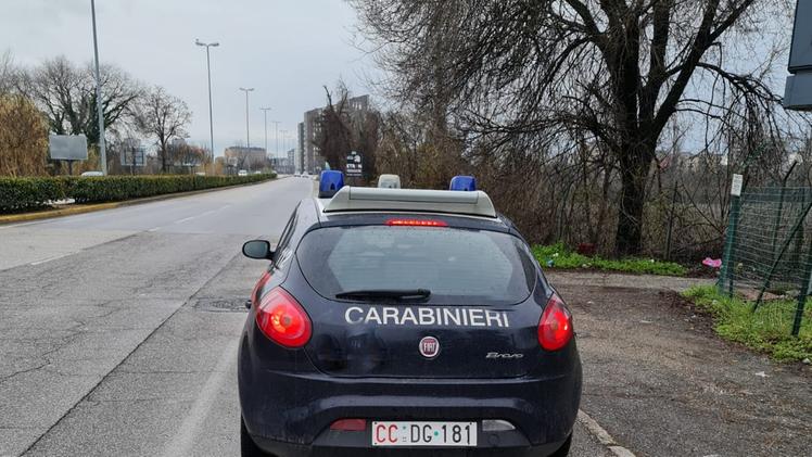 L'auto dei carabinieri