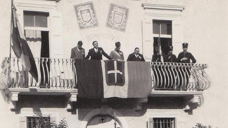 24 maggio 1936: manifestazione in piazza a Sona con le Giovani italiane e i Balilla