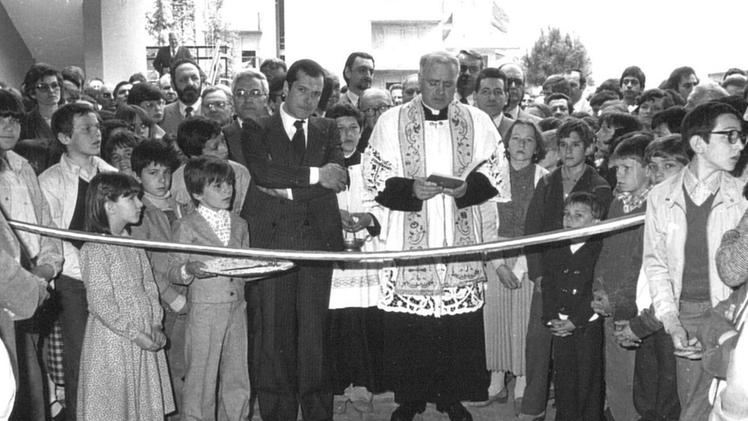 L’inaugurazione della scuola in una foto di Mario Pachera