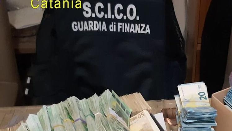 La Guardia di Finanza ha sequestrato un milione di euro in contanti
