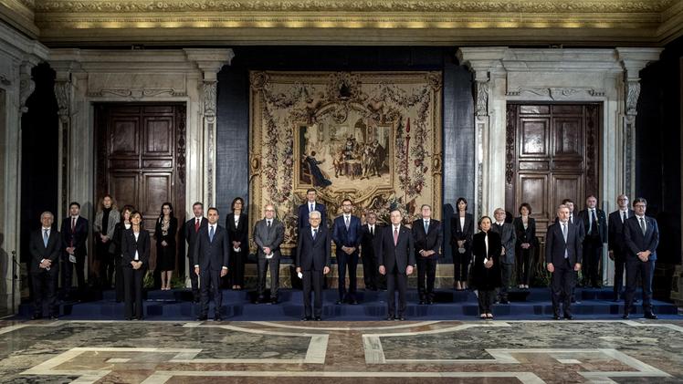 Foto di gruppo del nuovo governo presieduto da Mario Draghi