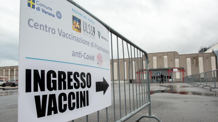 Il centro vaccini in Fiera (Marchiori)