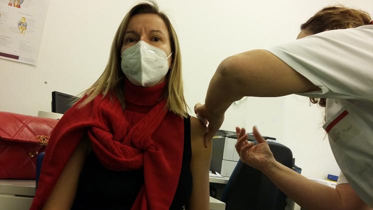 Elena Boscagin si sottopone alla vaccinazione anticovid